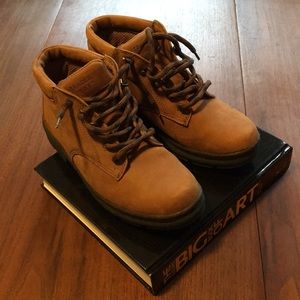 Excellent Trader Bay Brown Suede Boots!